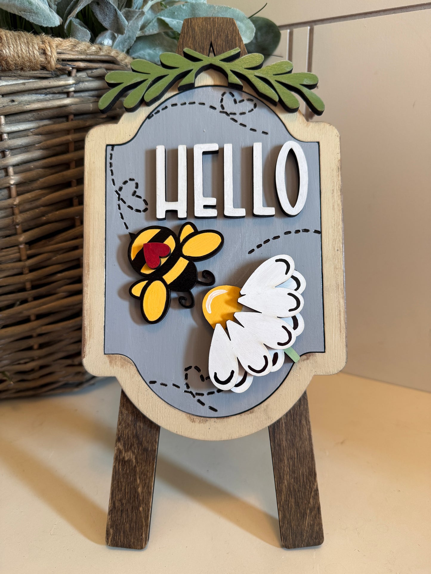 Bee on flower – Interchangeable Seasonal Decor Insert
