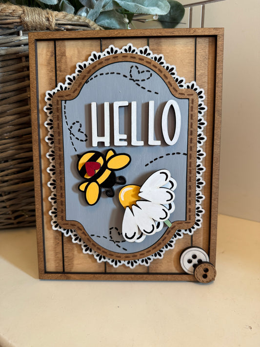 Bee on flower – Interchangeable Seasonal Decor Insert